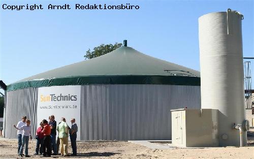 Vorbildfunktion: Eine Biogasanlage wie sie der Investor Voltwerk in Gollensdorf (Landkreis Stendal) bereits hochgezogen hat, könnte in absehbarer Zeit auch in Garstedt stehen.